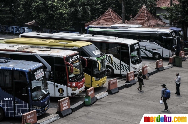 Foto : Tarif Bus Naik 35 Persen Imbas Kenaikan Harga BBM | Merdeka.com