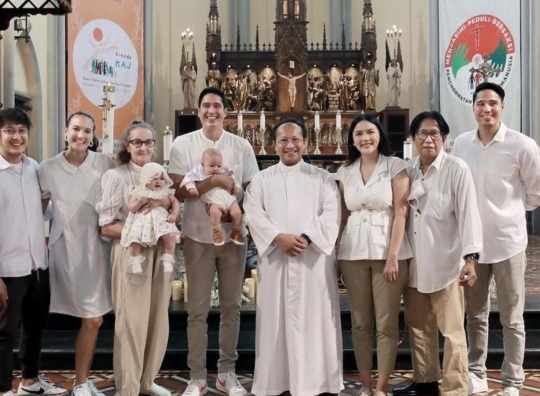 7 Potret Baby Archie Anak Marcel Chandrawinata Dibaptis, Si Bayi Gemas Anteng Banget