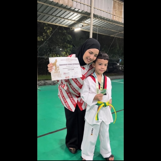 Berprestasi, 5 Potret Kanaka Anak Tya Ariestya Raih Medali dalam Kompetisi Taekwondo