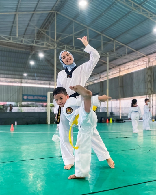 Berprestasi, 5 Potret Kanaka Anak Tya Ariestya Raih Medali dalam Kompetisi Taekwondo