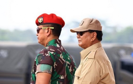 Potret Menhan Prabowo Cek Pasukan Komcad, Ada Momen Disopiri Danjen Kopassus