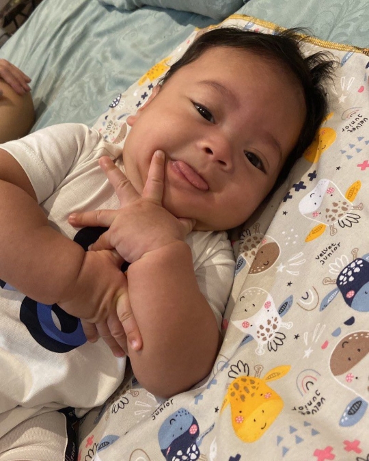 Deretan Foto Terbaru Baby Gin Anak Gilang Dirga Kini Menginjak 3 Bulan, Cute Banget!