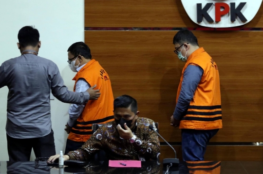 KPK Tahan Dua Tersangka Suap Bupati Mamberamo Tengah