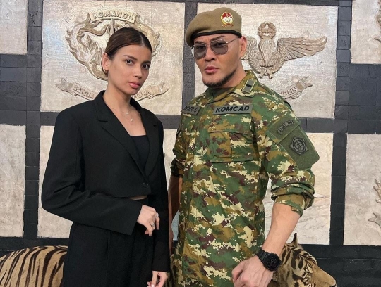 Deretan Potret Gagah Deddy Corbuzier Berseragam TNI, Beri Pujian Untuk Prabowo