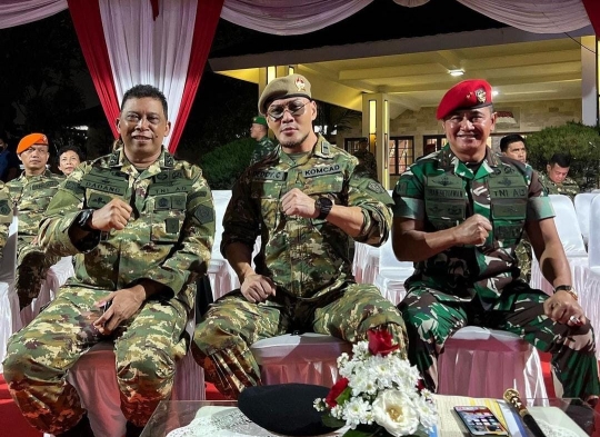 Deretan Potret Gagah Deddy Corbuzier Berseragam TNI, Beri Pujian Untuk Prabowo