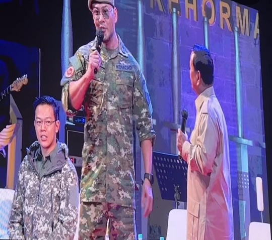 Deretan Potret Gagah Deddy Corbuzier Berseragam TNI, Beri Pujian Untuk Prabowo