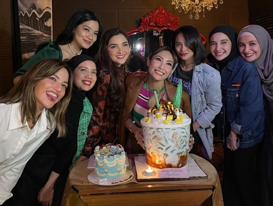 Keseruan Ulang Tahun Ayu Dewi, Suasana Makin Pecah Bareng Genk Cendol