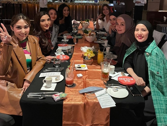 Keseruan Ulang Tahun Ayu Dewi, Suasana Makin Pecah Bareng Genk Cendol