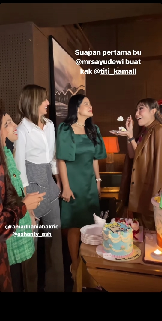 Keseruan Ulang Tahun Ayu Dewi, Suasana Makin Pecah Bareng Genk Cendol
