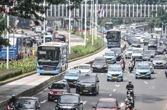 Bus Transjakarta Kembali Beroperasi 24 Jam