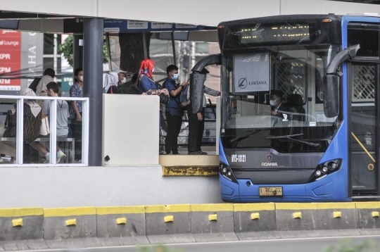 Bus Transjakarta Kembali Beroperasi 24 Jam