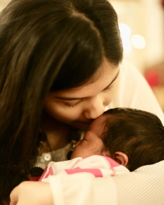 Potret Masa Kecil Almira Putri Annisa Pohan saat Berusia 1 Bulan, Cute Banget!