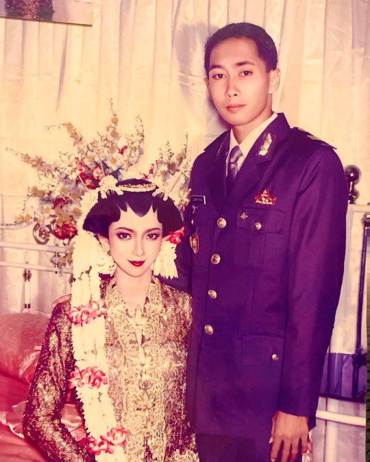 Potret Lawas Ibu Kombes Cantik Heni Tania saat Pengantin, Resepsi Modal Rp10 Juta