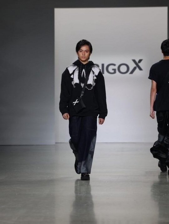 Potret 6 Artis Runaway di New York Fashion Week, dari Raffi hingga Angga Yunanda