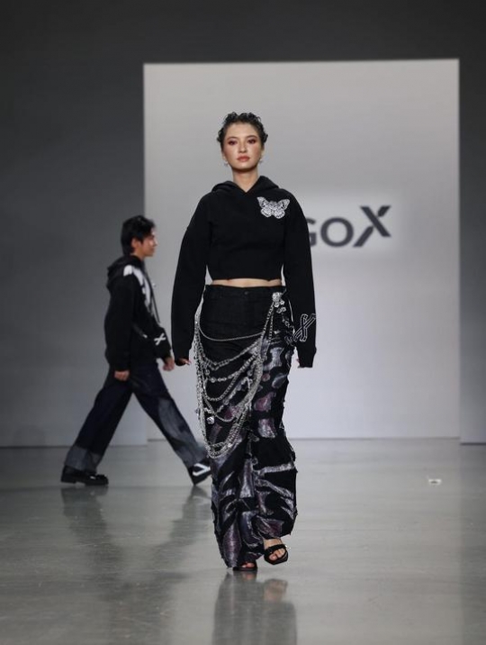 Potret 6 Artis Runaway di New York Fashion Week, dari Raffi hingga Angga Yunanda