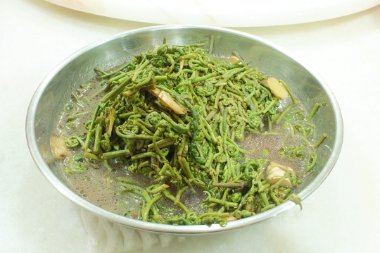 Benarkah Pakis Sayur Beracun dan Bahaya Dikonsumsi? Ini Faktanya