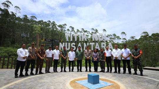 Penampakan Menteri Hadi di Titik Nol, Pantau Pembangunan Tata Ruang IKN