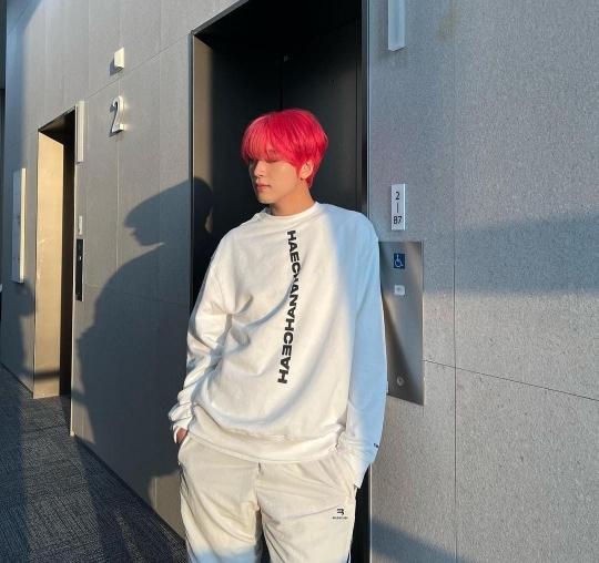 Ganteng Banget! Ini Deretan Potret Haechan NCT Berambut Merah