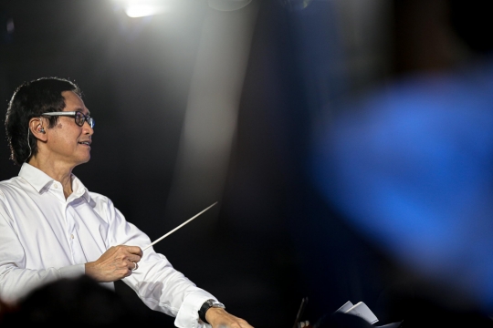 Aksi Addie Ms Bersama Twilite Orchestra Hibur Calon Penumpang KRL