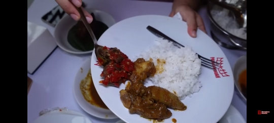 Baru Buka, Ini 5 Potret Rumah Makan Padang Milik 'Gubernur Bintaro' Arief Muhammad