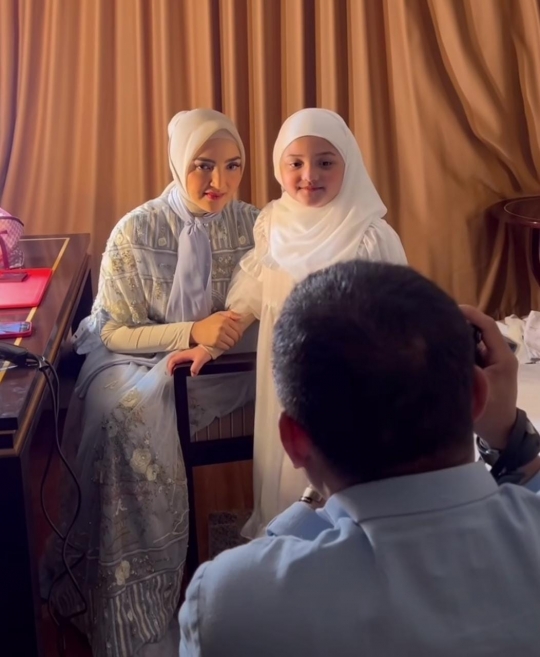 5 Potret Cantik Ashanty Tampil Berhijab, Bikin Pangling dan Buat Netizen Terpana