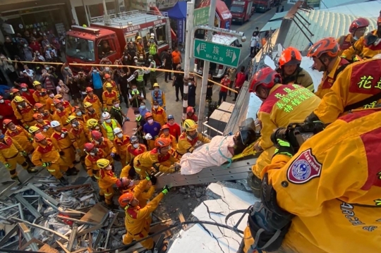 Penampakan Kerusakan Parah Akibat Gempa Dahsyat Taiwan