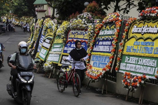 Suasana Rumah Duka Ketua Dewan Pers Azyumardi Azra