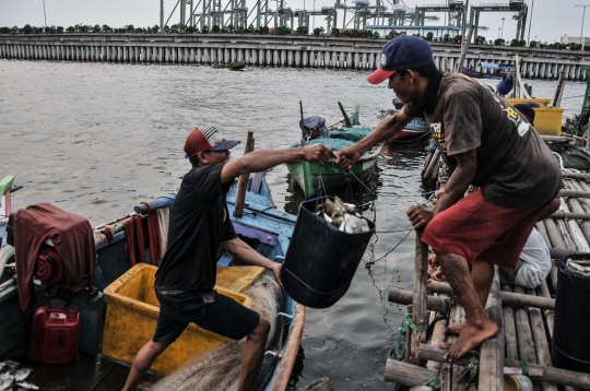 Keluh Kesah Nelayan Jakarta Terdampak Kenaikan BBM