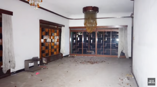 Potret Rumah Mewah Terbengkalai, di Dalamnya Ada Foto Sathya Sai Baba