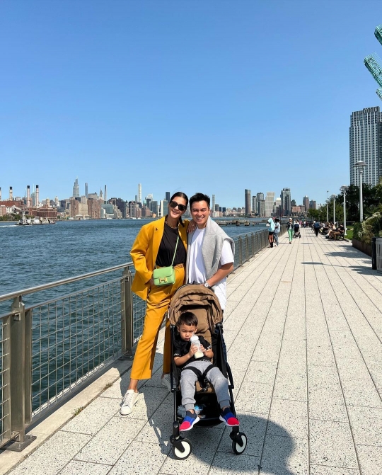 Momen Keseruan Keluarga Baim Wong Jalan-jalan di New York, Potret Kiano Bikin Salfok