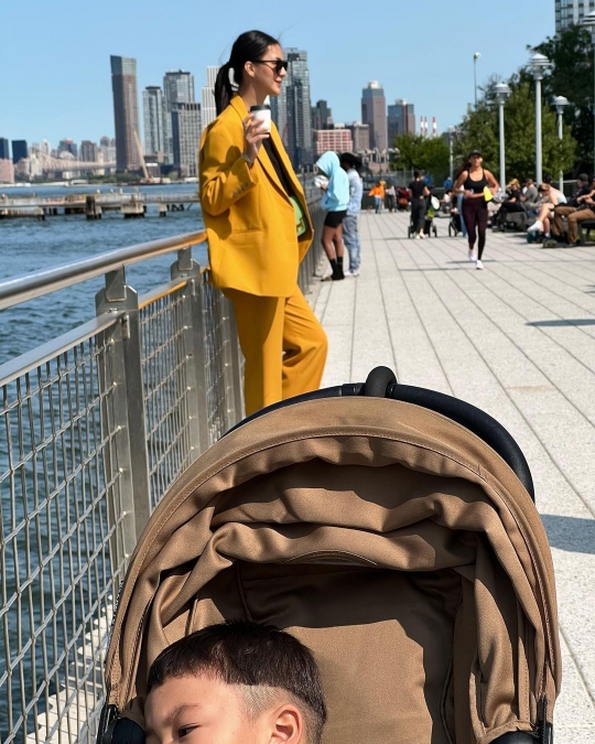 Momen Keseruan Keluarga Baim Wong Jalan-jalan di New York, Potret Kiano Bikin Salfok