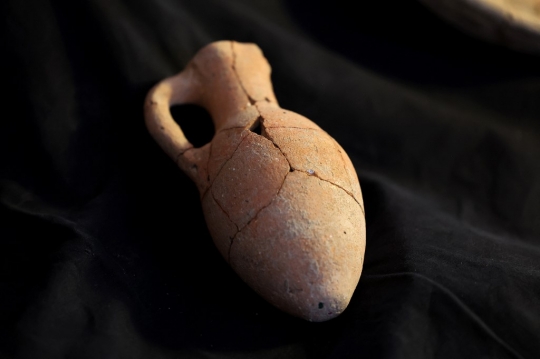 Jejak Opium dalam Tembikar dari Abad ke-14 SM di Situs Makam Kuno Israel
