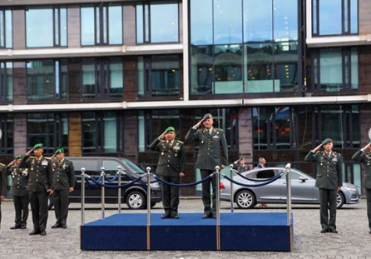 Potret Gagah Kasad Dudung Bersama Kepala Staf Angkatan Darat Belanda Martin Wijnen