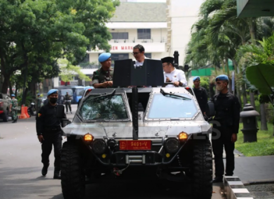 Paspampres Peragakan Aksi Penyelamatan VVIP, Pasukan Bersenjata Siaga Penuh