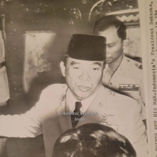 Foto Langka, Ini Potret Momen Soekarno Perkenalkan Anggota Pers ke Mayjen Ahmad Yani