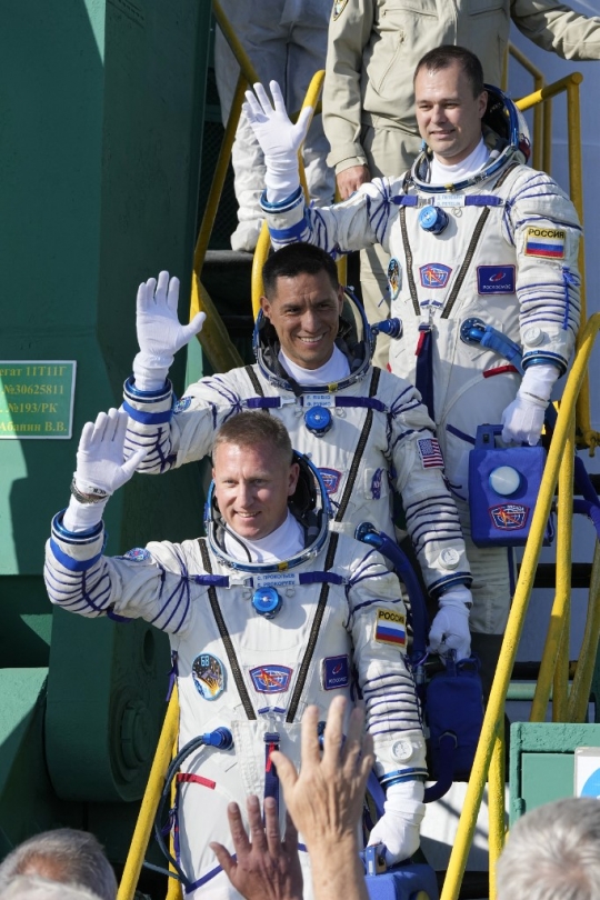 Kebersamaan Kosmonaut Rusia dan Astronaut Amerika Serikat Meluncur ke ISS