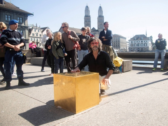 Kreasi Seniman Swiss dengan Emas Murni Terberat di Dunia