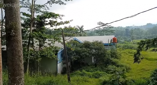Pabrik Air Mineral di Sukabumi Terbengkalai, di Dalamnya Masih Ada Mesin & Forklift