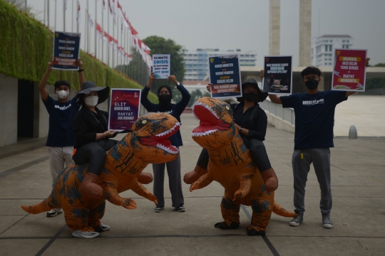 Aktivis Lingkungan Gelar Aksi Krisis iklim di Lapangan Banteng