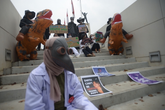 Aktivis Lingkungan Gelar Aksi Krisis iklim di Lapangan Banteng