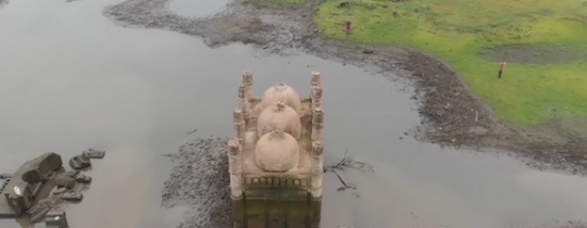 Kembali Muncul Usai Tenggelam 30 Tahun, Ini Potret Masjid Kuno 'Noori' di India