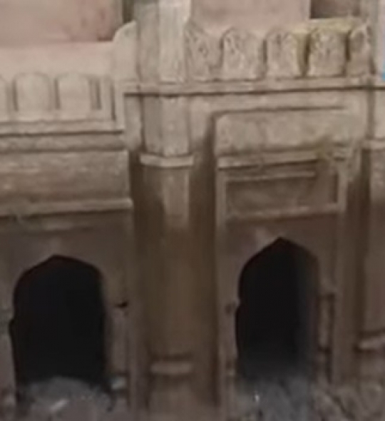 Kembali Muncul Usai Tenggelam 30 Tahun, Ini Potret Masjid Kuno 'Noori' di India
