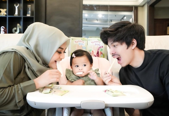 Menginjak 7 Bulan, Ini Deretan Foto Terbaru Ameena Anak Aurel yang Cute Banget