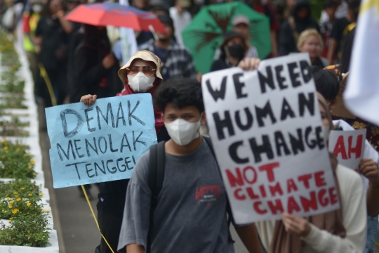 Aksi Krisis Iklim, Ratusan Aktivis Long March dari Monas ke Taman Dukuh Atas