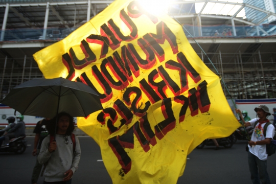 Aksi Krisis Iklim, Ratusan Aktivis Long March dari Monas ke Taman Dukuh Atas