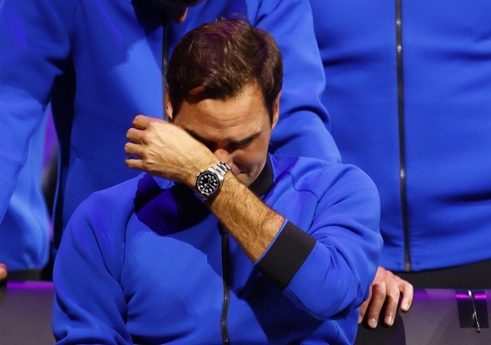 Resmi Pensiun, Roger Federer Banjir Air Mata di Laga Terakhir