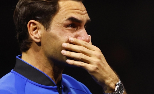 Resmi Pensiun, Roger Federer Banjir Air Mata di Laga Terakhir