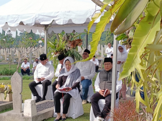 Momen Keakraban Puan Maharani dan Cak Imin Ziarah Bareng