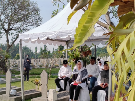 Momen Keakraban Puan Maharani dan Cak Imin Ziarah Bareng