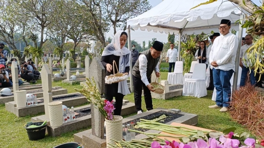 Momen Keakraban Puan Maharani dan Cak Imin Ziarah Bareng